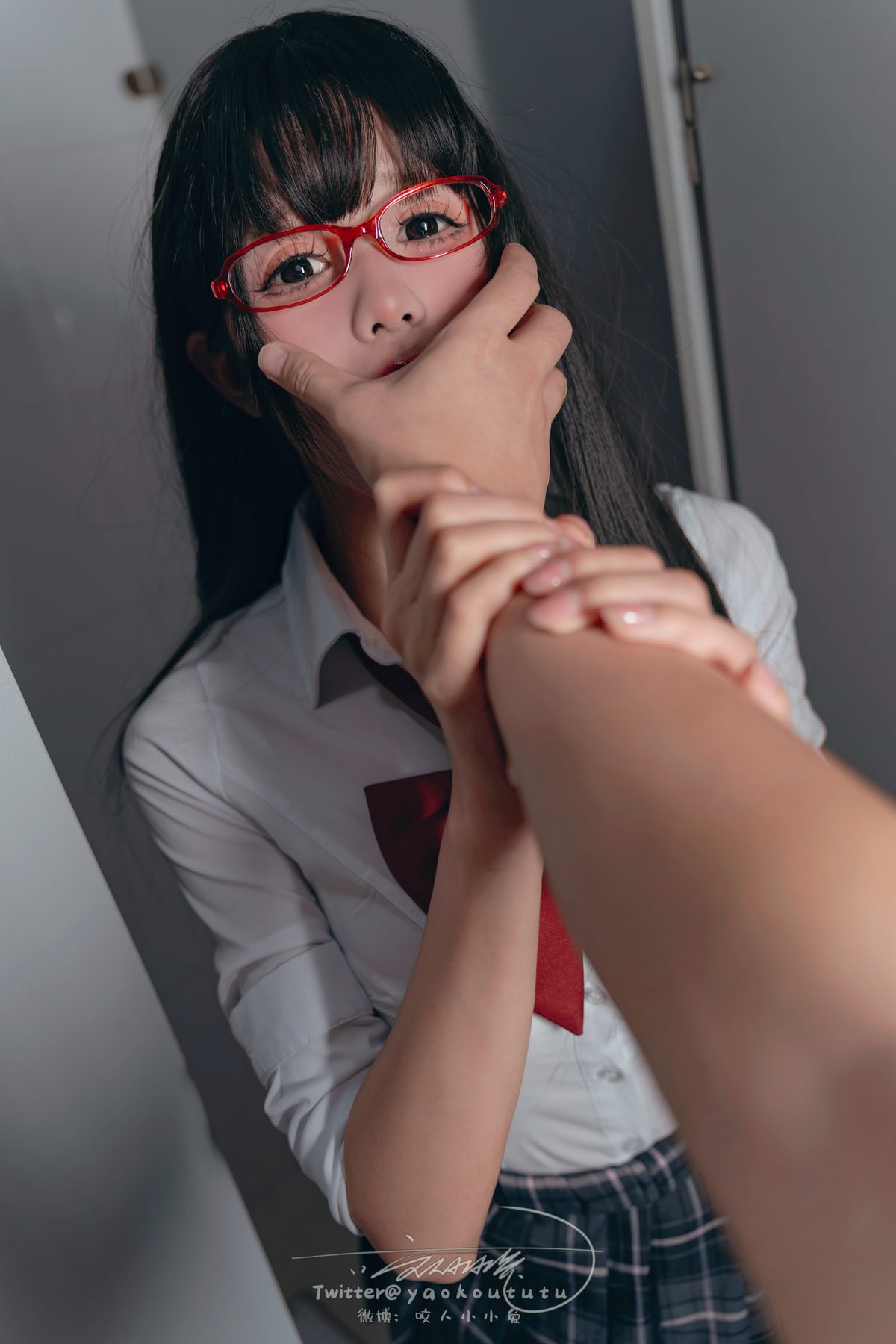 Coser@黏黏团子兔 – 电车惊魂 And 期待