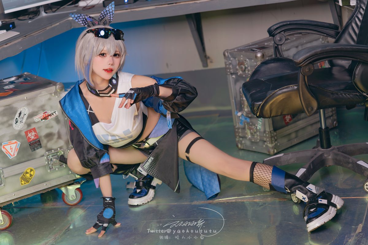 Coser@黏黏团子兔 – 崩铁·银狼Gentleman