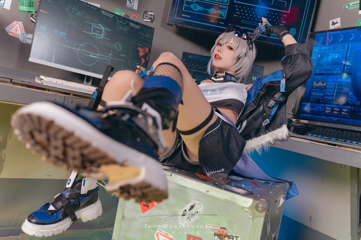 Coser@黏黏团子兔 – 崩铁·银狼Gentleman