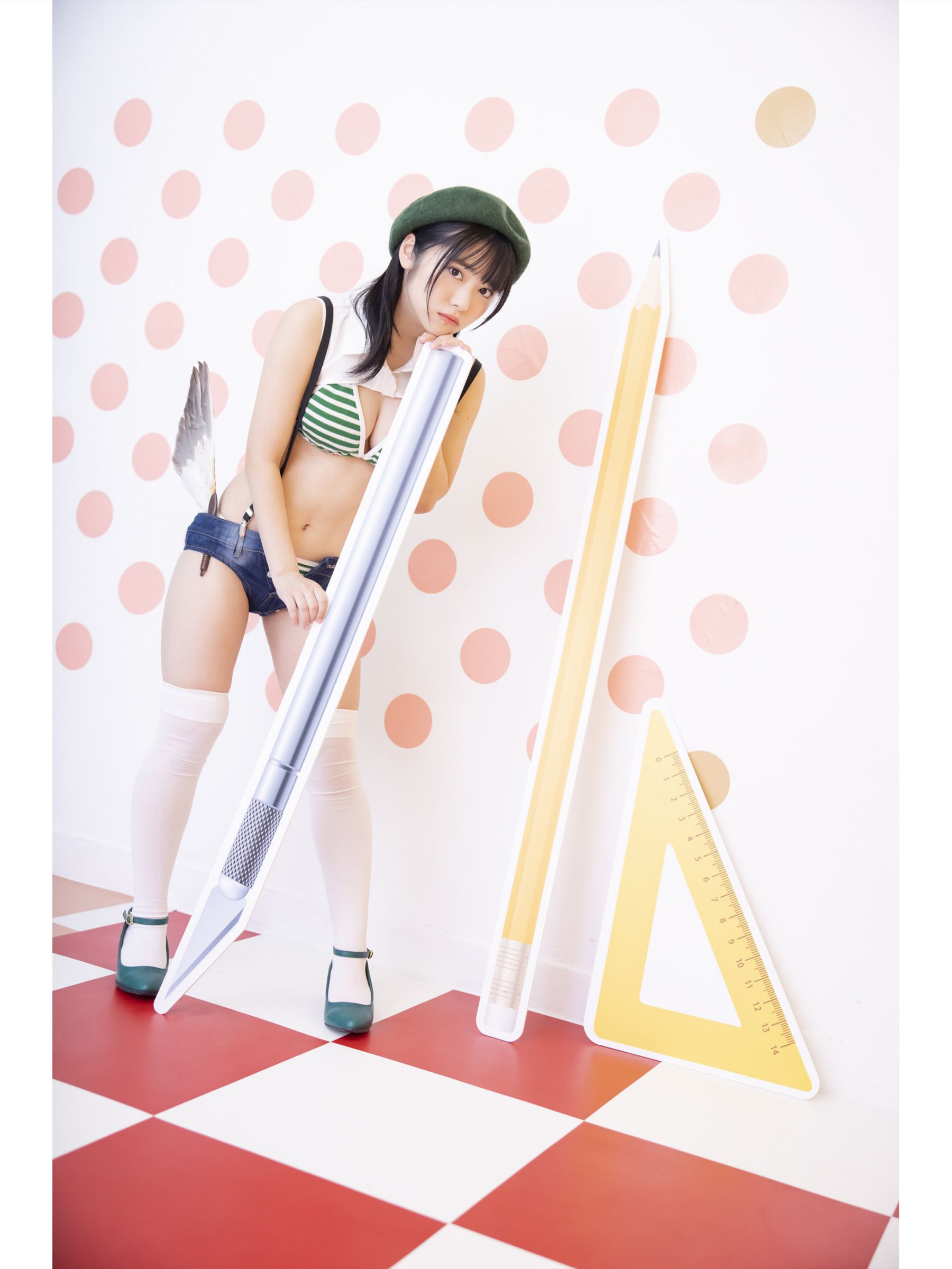 岡田彩夢 デジタル写真集 キミとキャンバスライフ [49P]