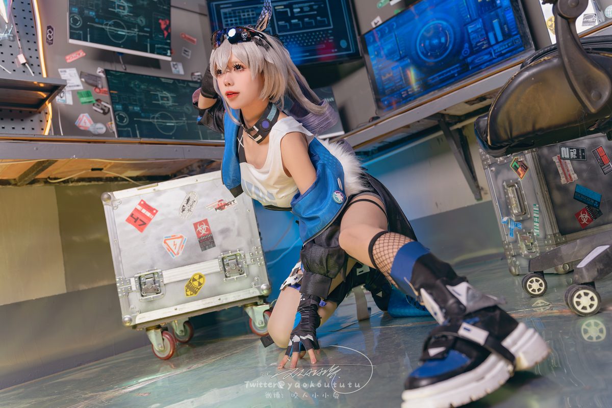 Coser@黏黏团子兔 – 崩铁·银狼Gentleman