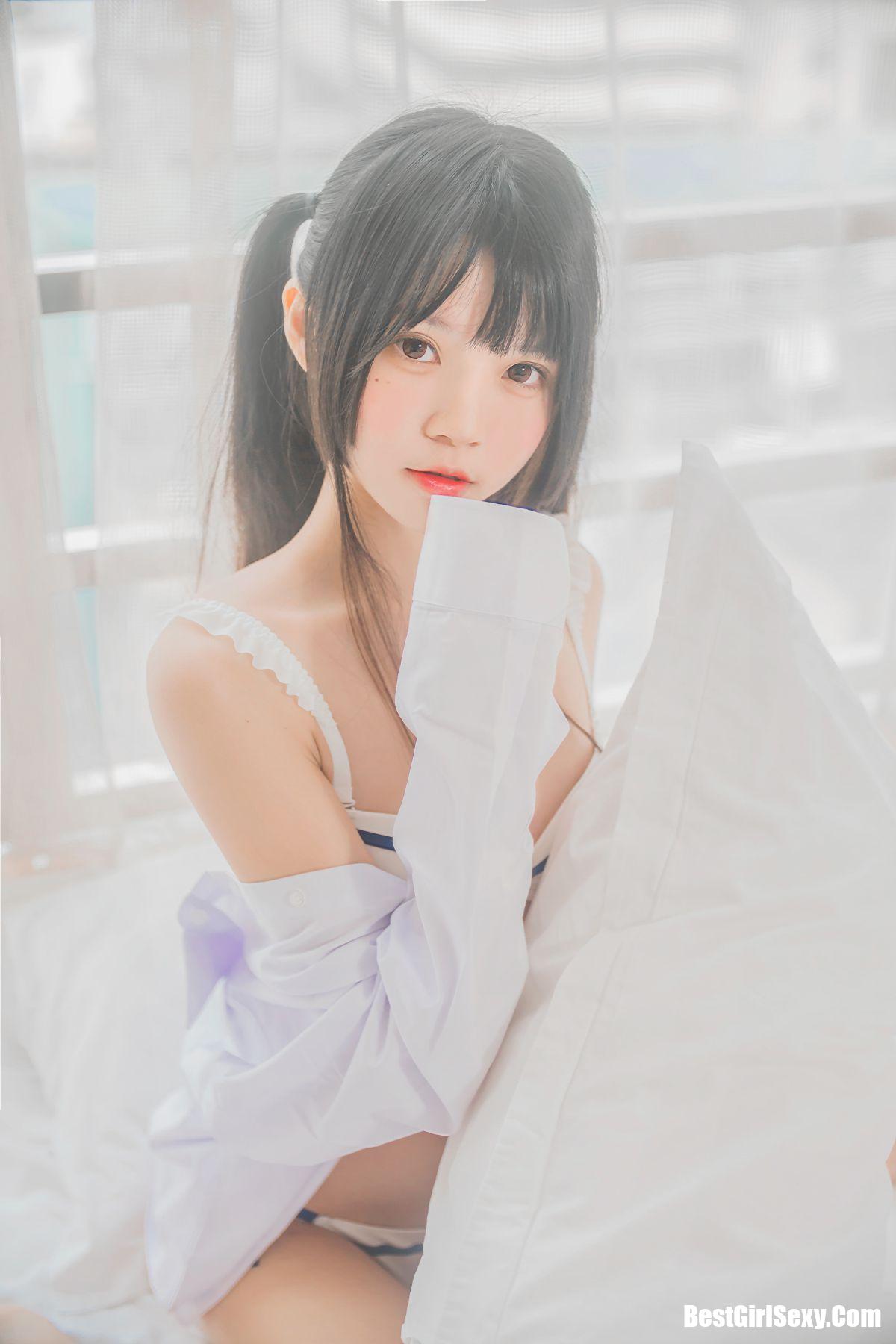 Coser@桜桃喵 Vol.073 白衬衫双马尾