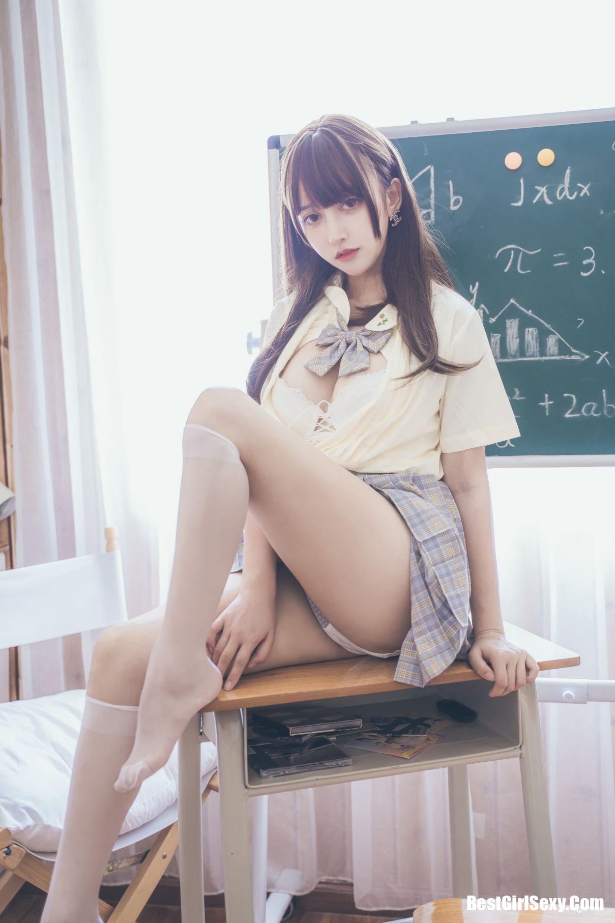 Coser@过期米线线喵 教室写真