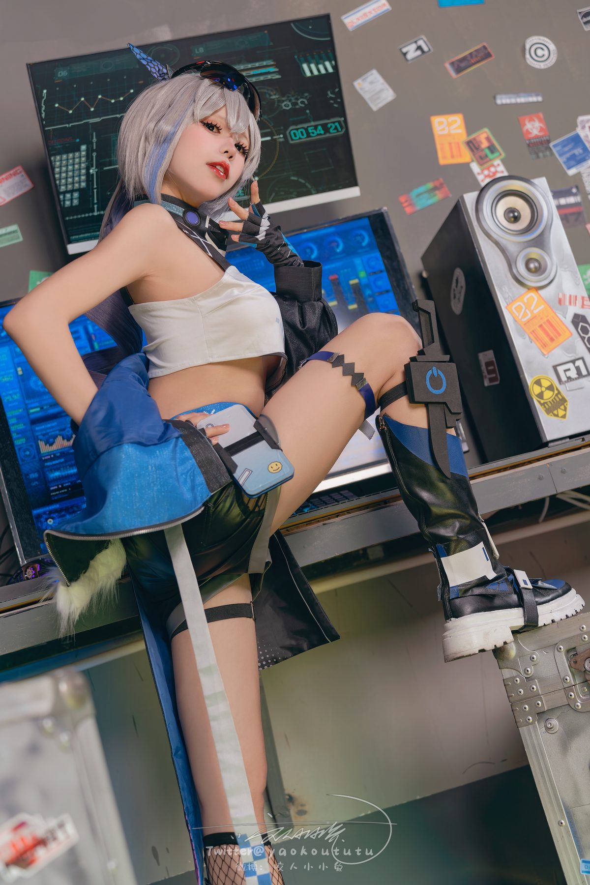 Coser@黏黏团子兔 – 崩铁·银狼Gentleman