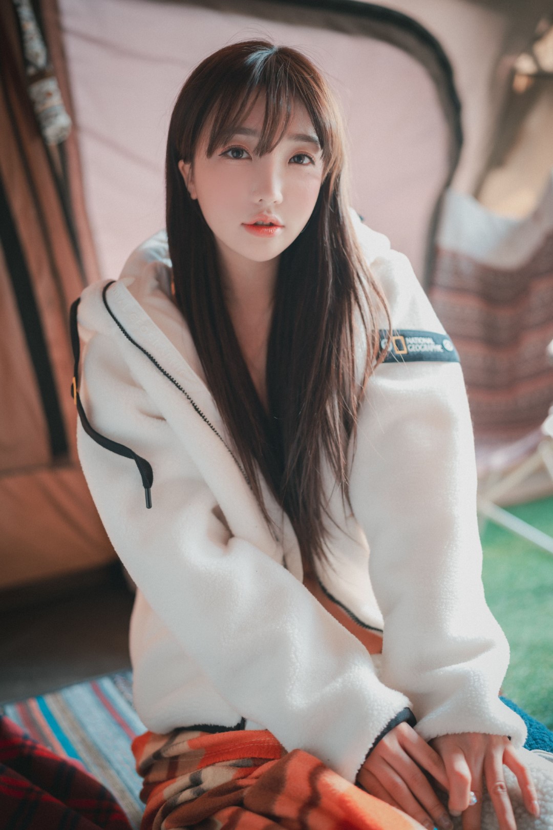 孙樂樂 YEEUN - Romantic Winter Glamping [155P]