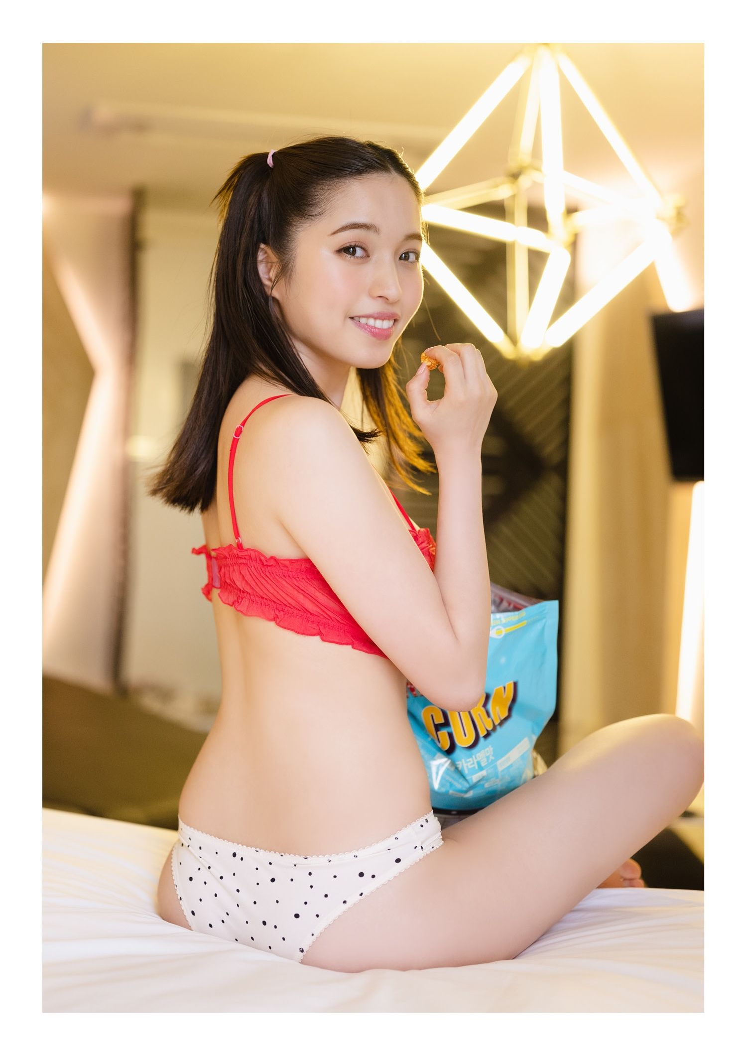 村島未悠 写真集「むらみゆ、念願の韓国に行ってきましたっっ」 [50P]