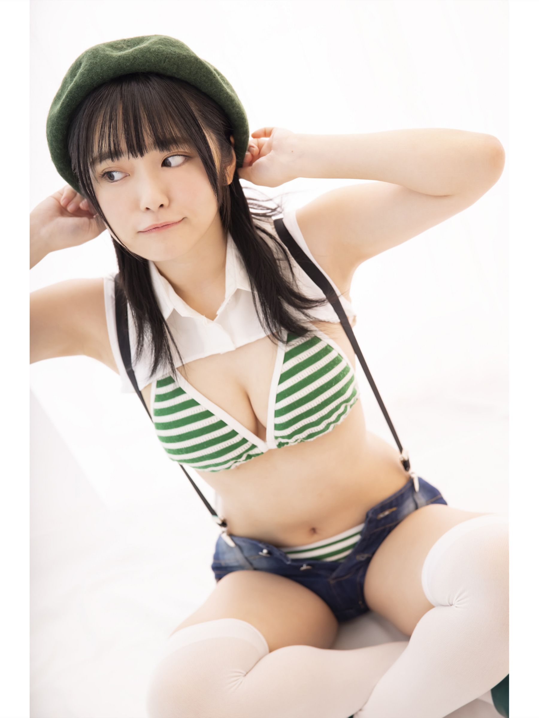 岡田彩夢 デジタル写真集 キミとキャンバスライフ [49P]