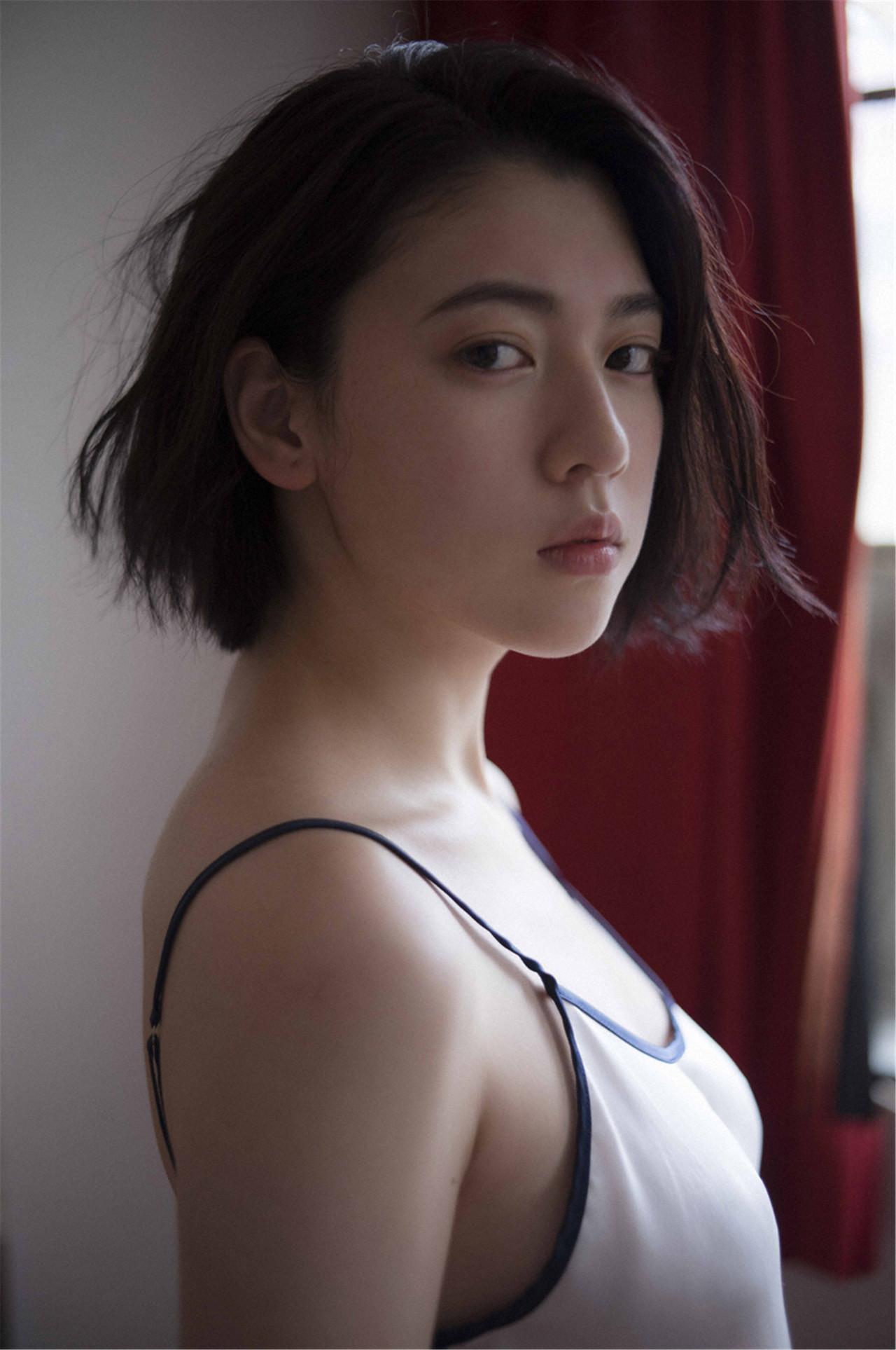 Ayaka Miyoshi 三吉彩花, デジタル写真集 「空をこえて」 Set.01 [32P]