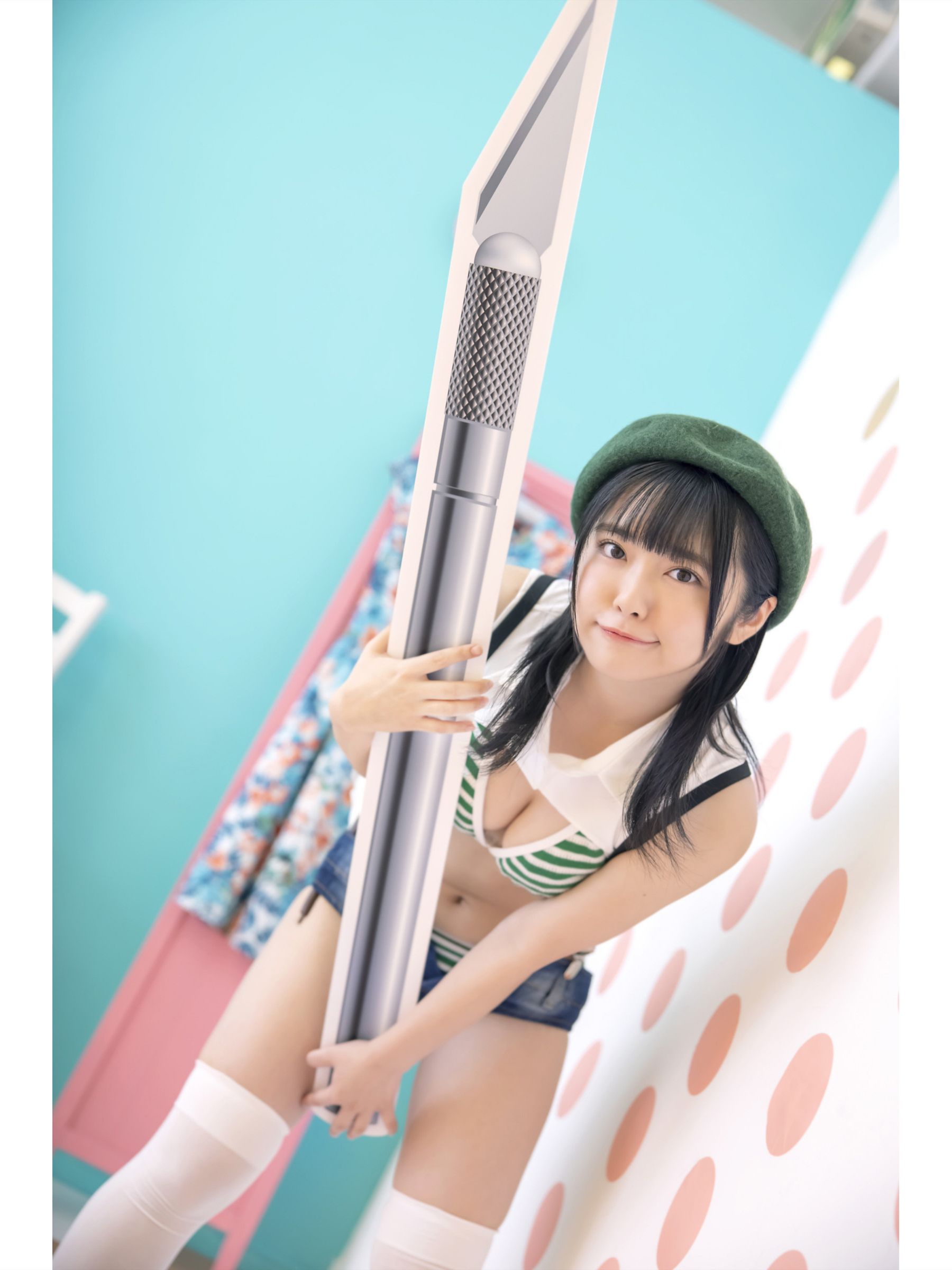 岡田彩夢 デジタル写真集 キミとキャンバスライフ [49P]