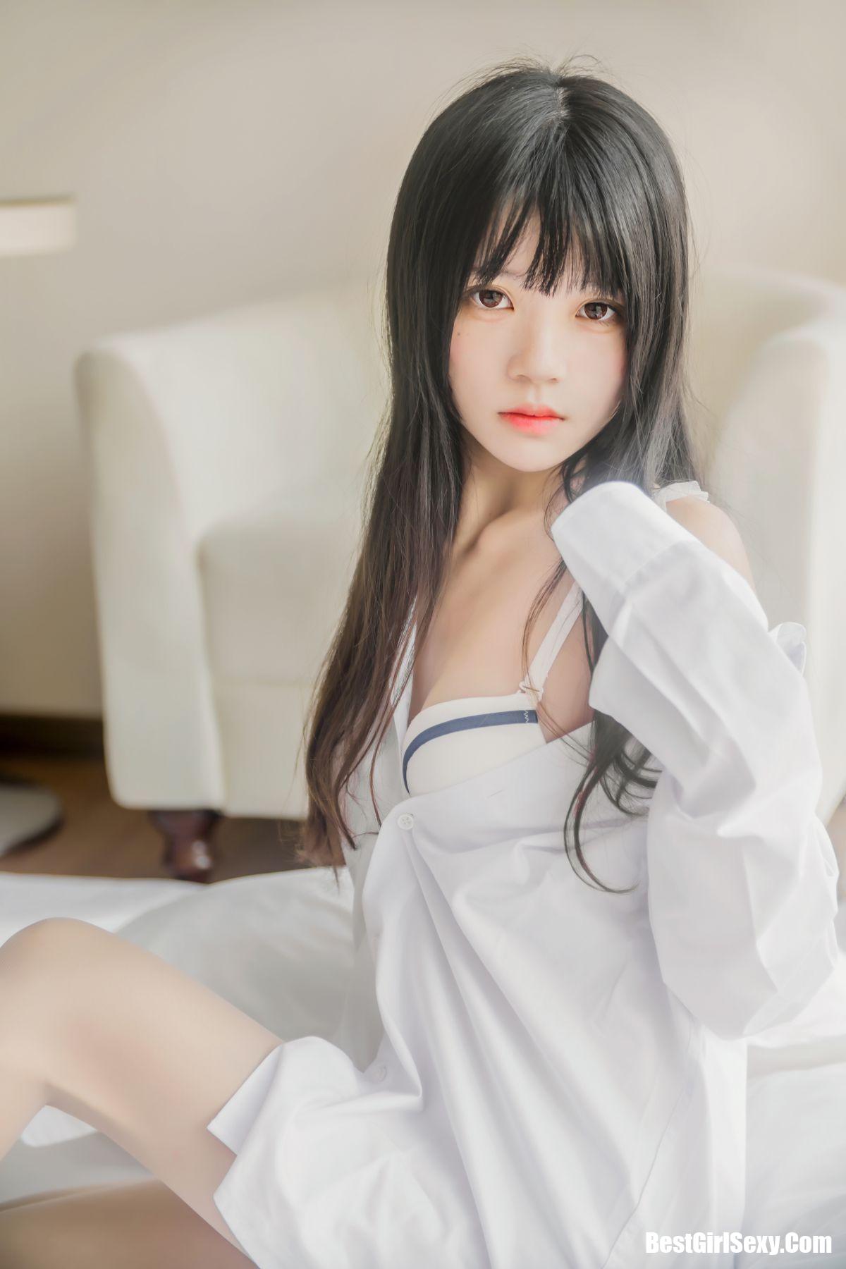 Coser@桜桃喵 Vol.072 白衬衫散发