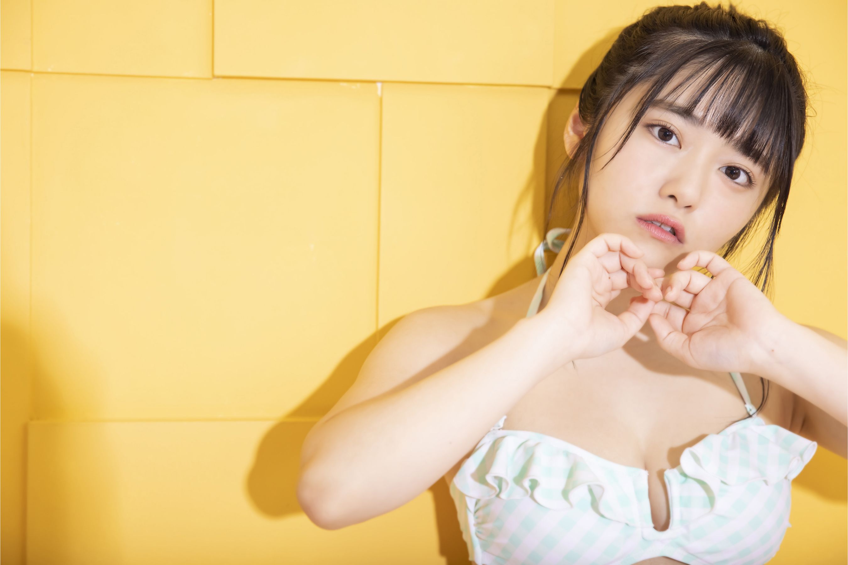 岡田彩夢 デジタル写真集 キミとキャンバスライフ [49P]
