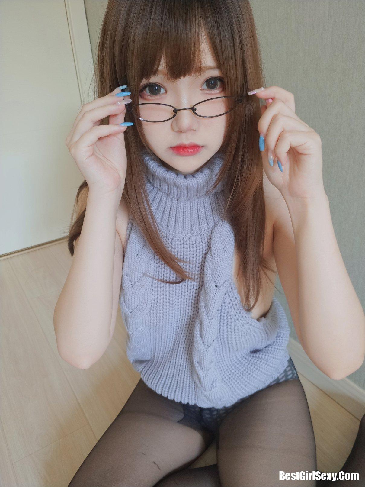 Coser@雪晴Astra Vol.021 黑丝漏背毛衣