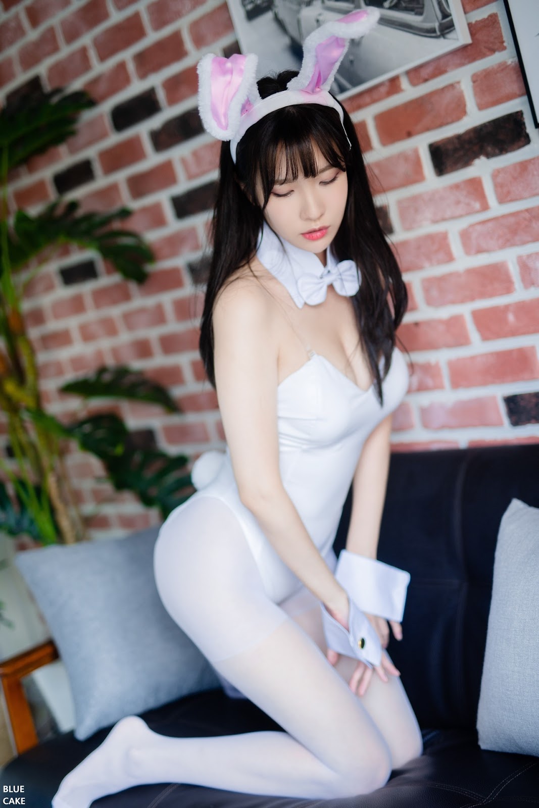 Lee Ahrin 이아린, [BLUECAKE] WHITE & BLACK BUNNY Set.01 [62P]