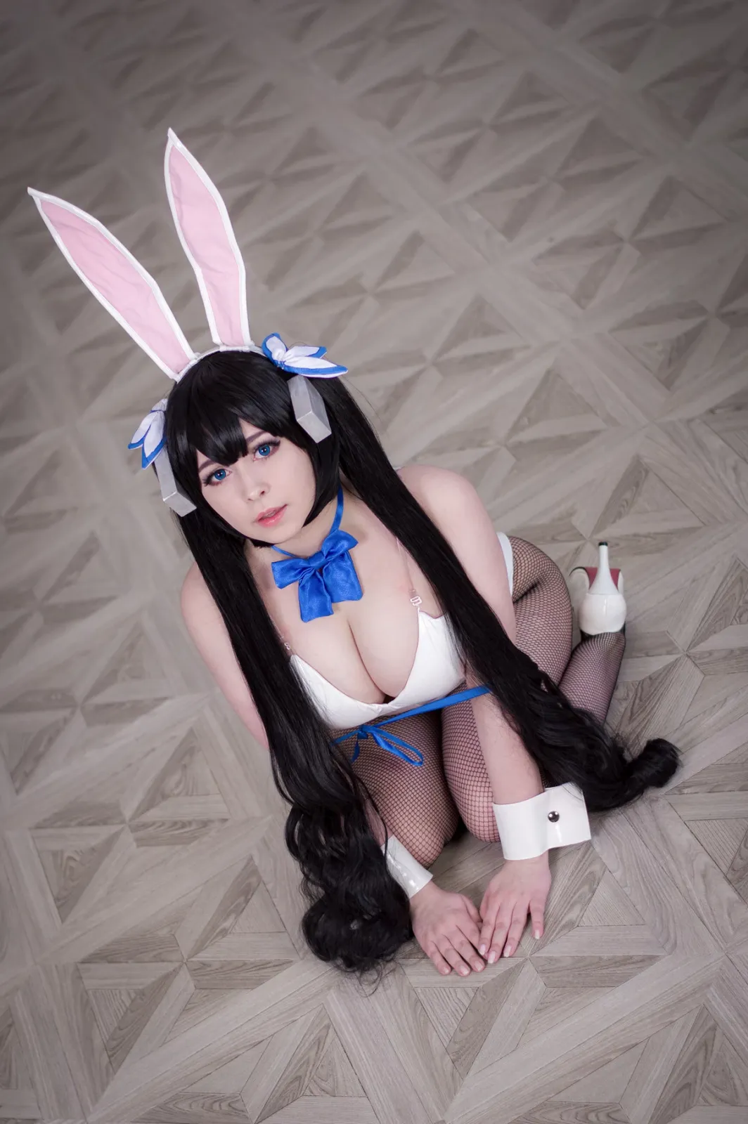 俄罗斯Coser美女Yoshinobi-Hestia Bunny主题兔女郎装扮白色高叉连体衣配黑丝网袜诱惑写真 [45P]