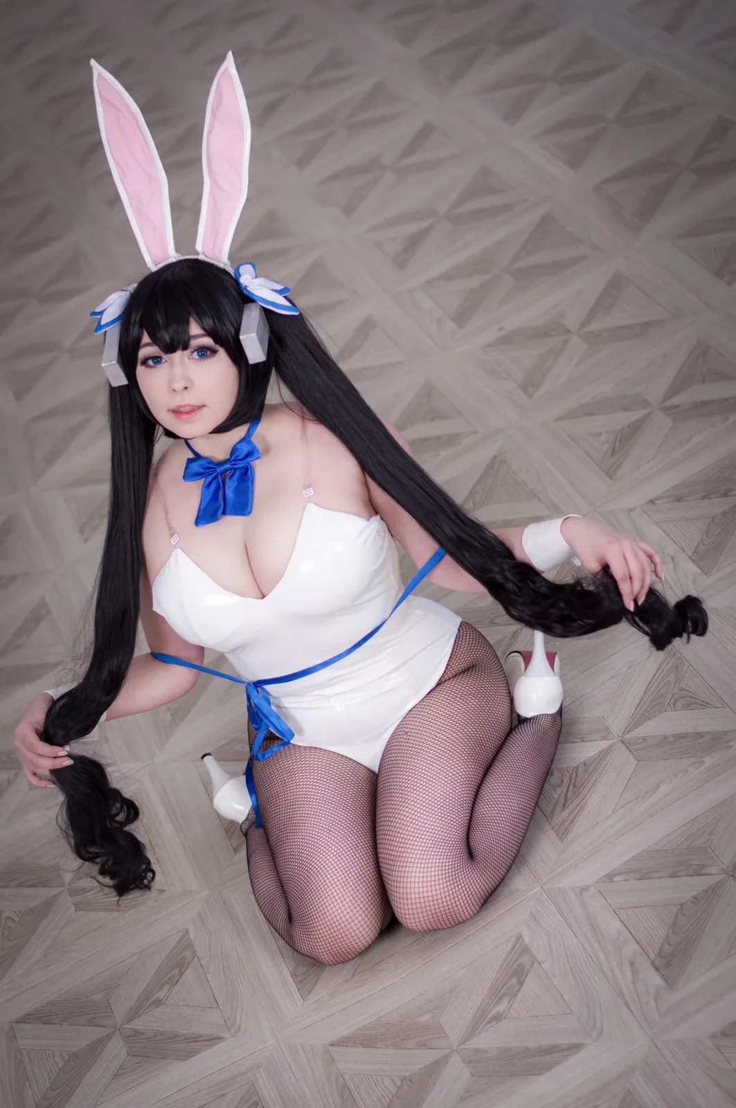 俄罗斯Coser美女Yoshinobi-Hestia Bunny主题兔女郎装扮白色高叉连体衣配黑丝网袜诱惑写真 [45P]