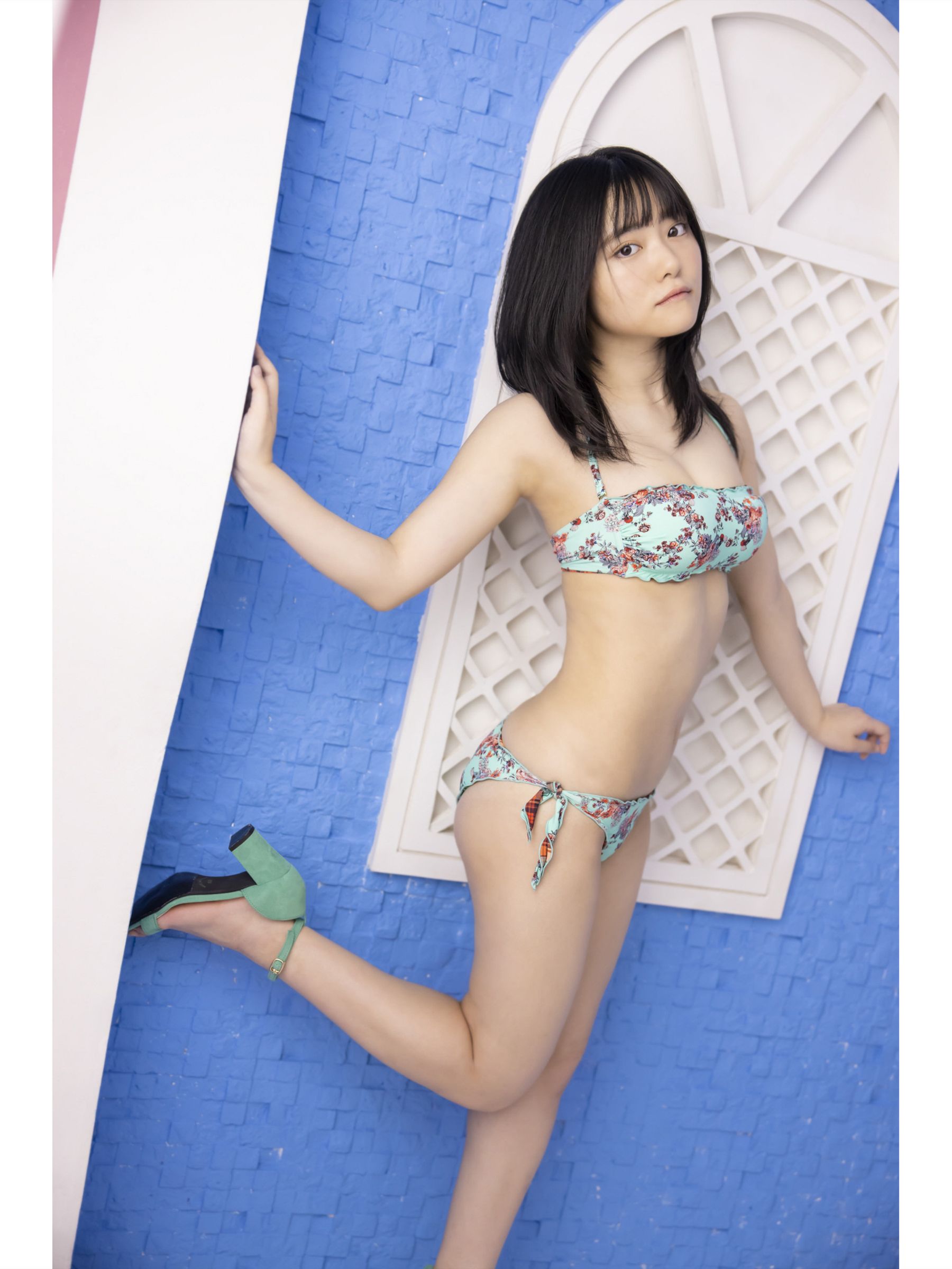 岡田彩夢 デジタル写真集 キミとキャンバスライフ [49P]