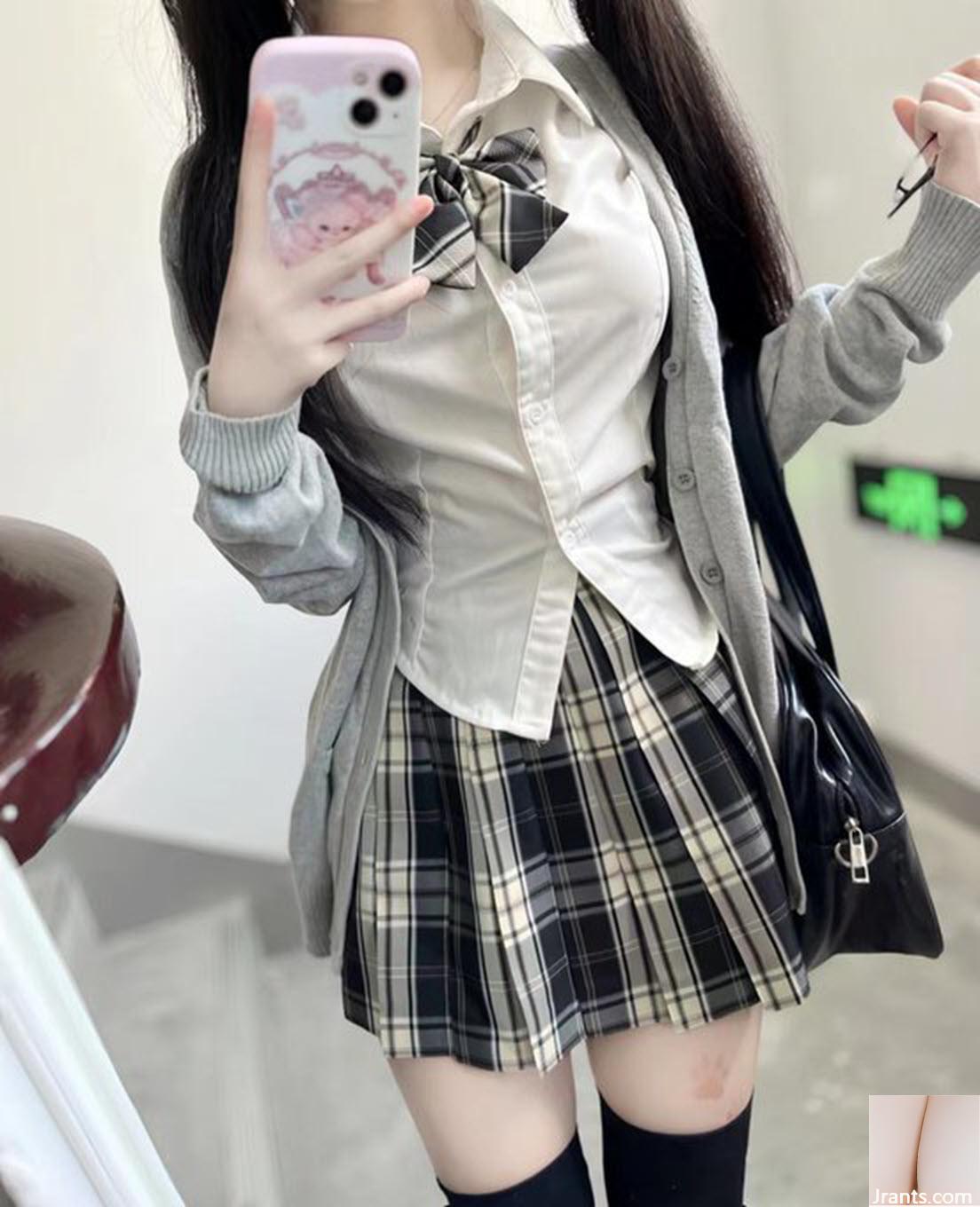 (推特美女)@loliwanzi [124P]