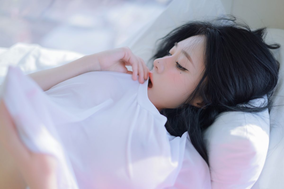 Naked – Yeon Woo 연우 Part1