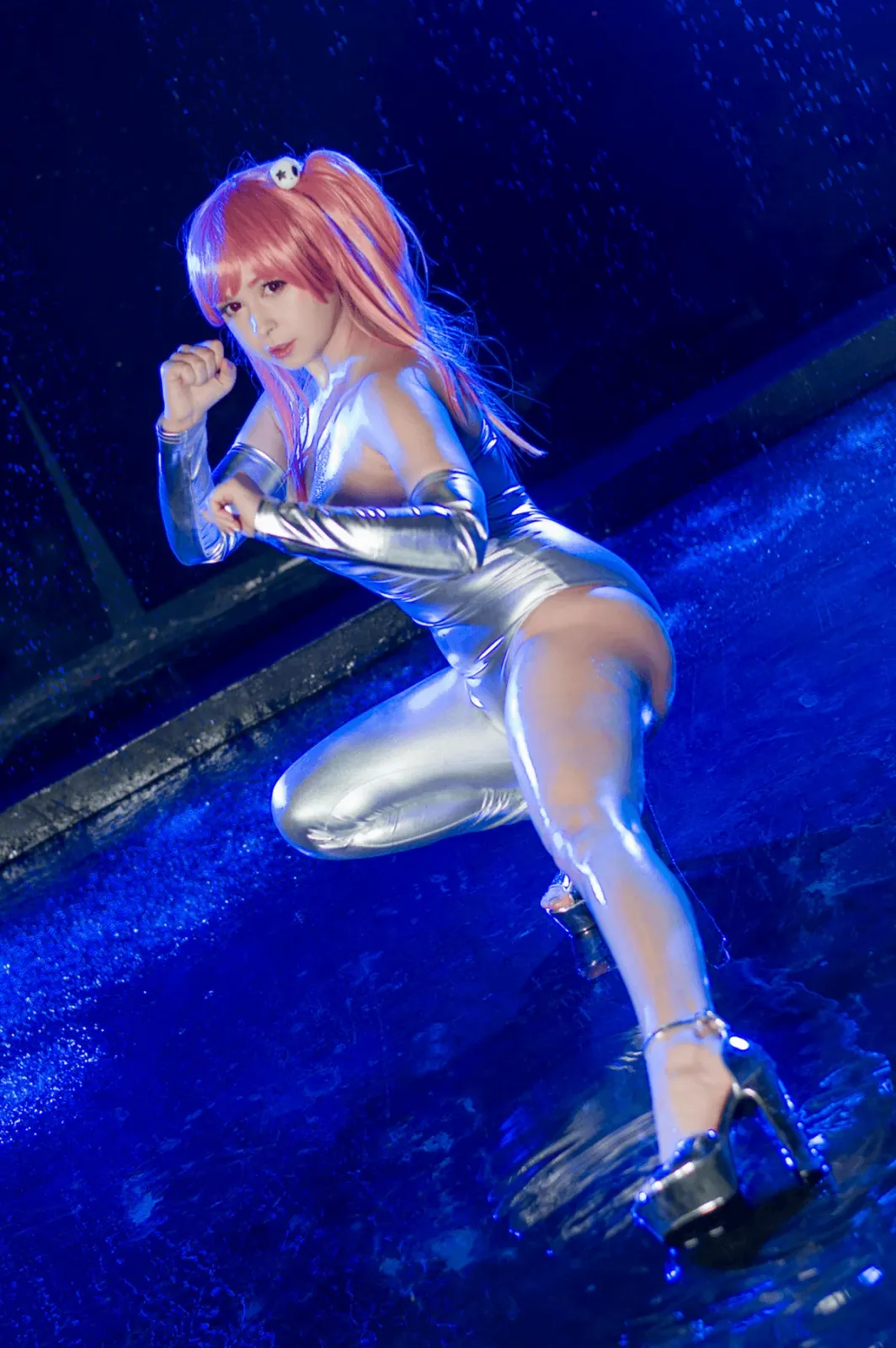 俄罗斯Coser美女Yoshinobi-Honoka Silver Rain主题性感银色紧身连体衣秀丰满身材诱惑写真