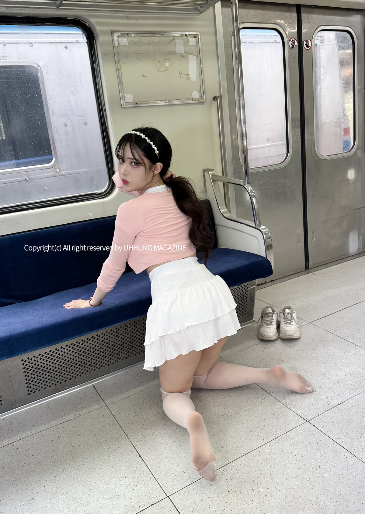 Hani 하니, UHHUNG Magazine “The Girlfriend on The Subway” Set.02