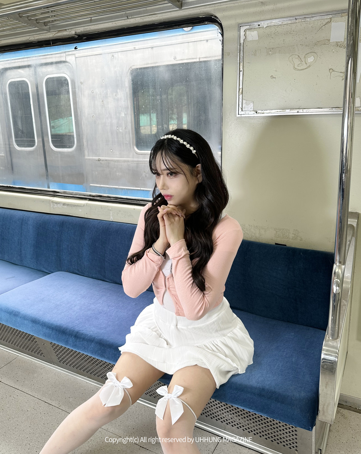 Hani 하니, UHHUNG Magazine “The Girlfriend on The Subway” Set.01