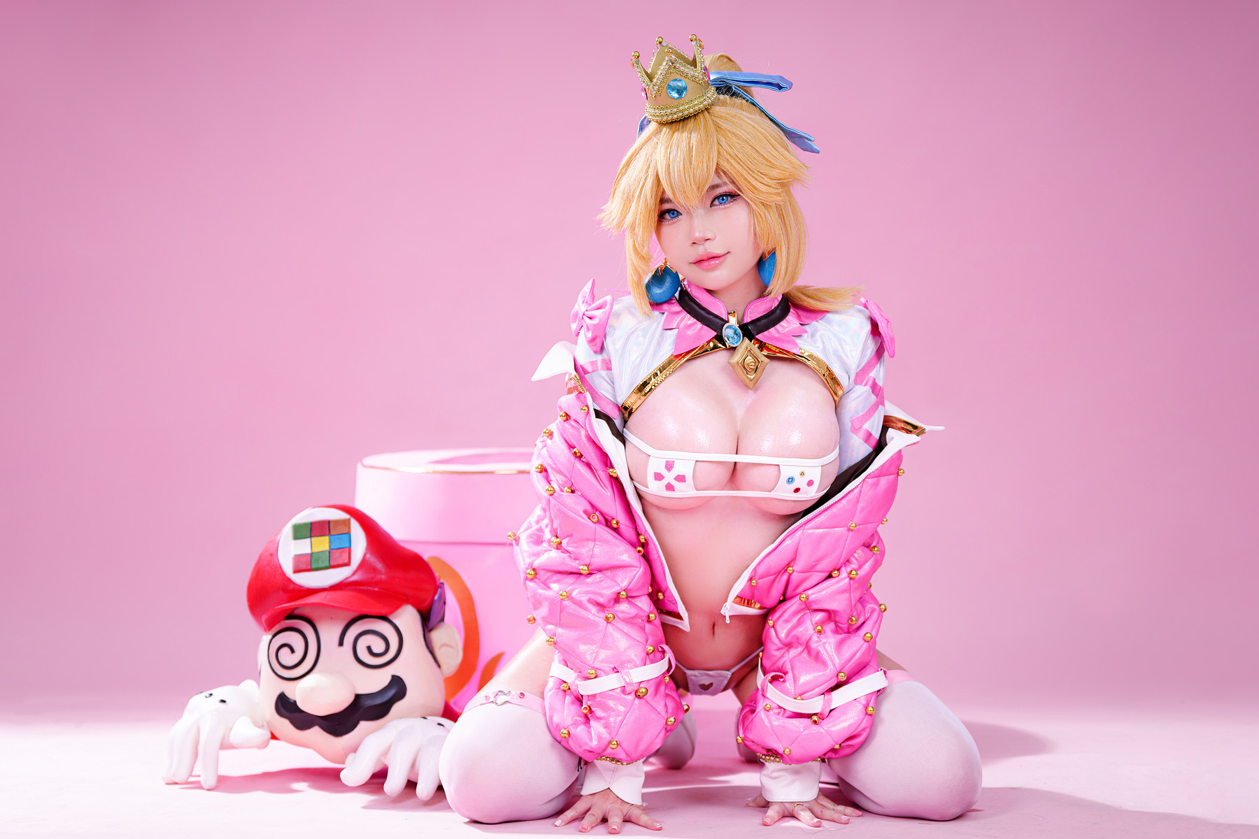 Cosplay ZinieQ Princess Peach Figure