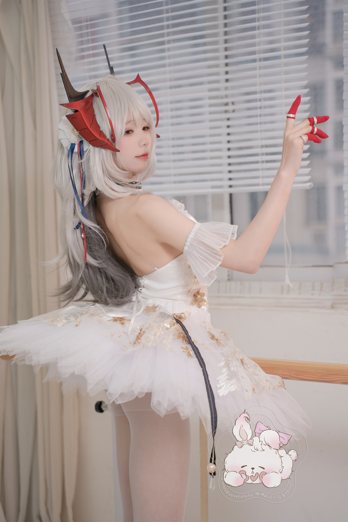 Cosplay 咬一口兔娘 天鹅之舞