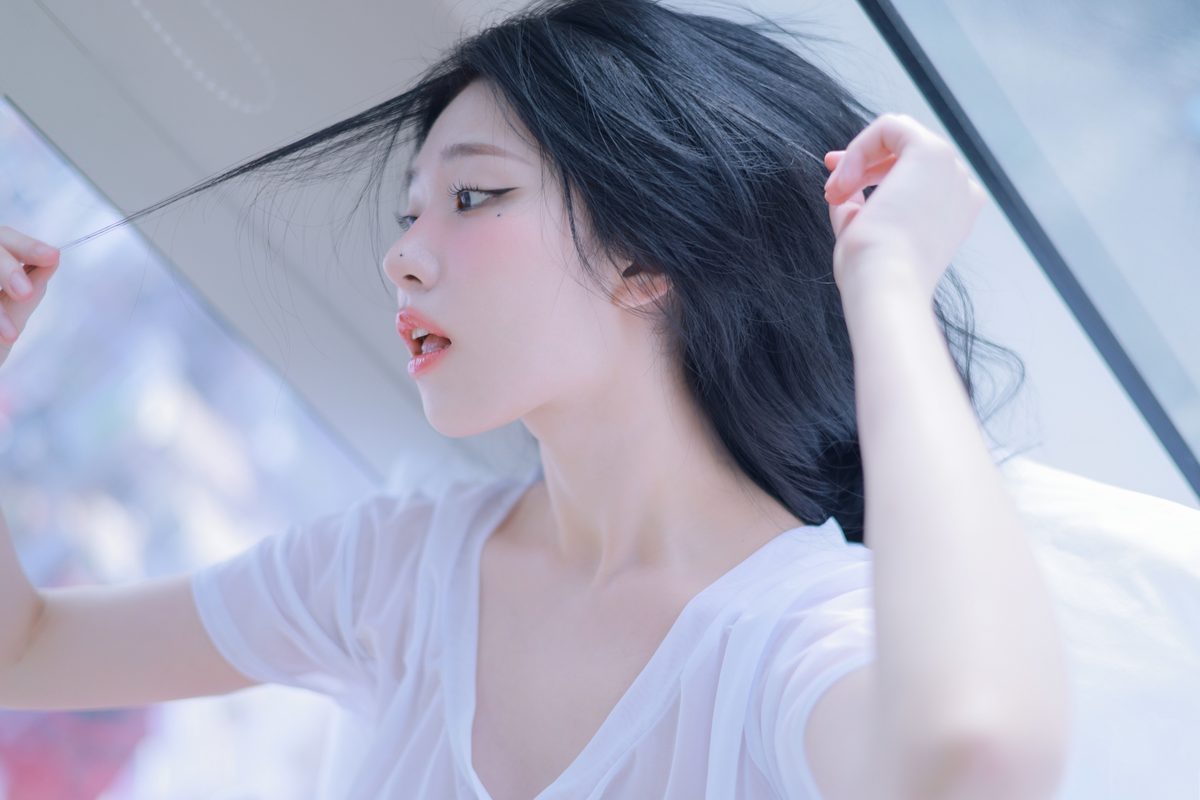Naked – Yeon Woo 연우 Part1