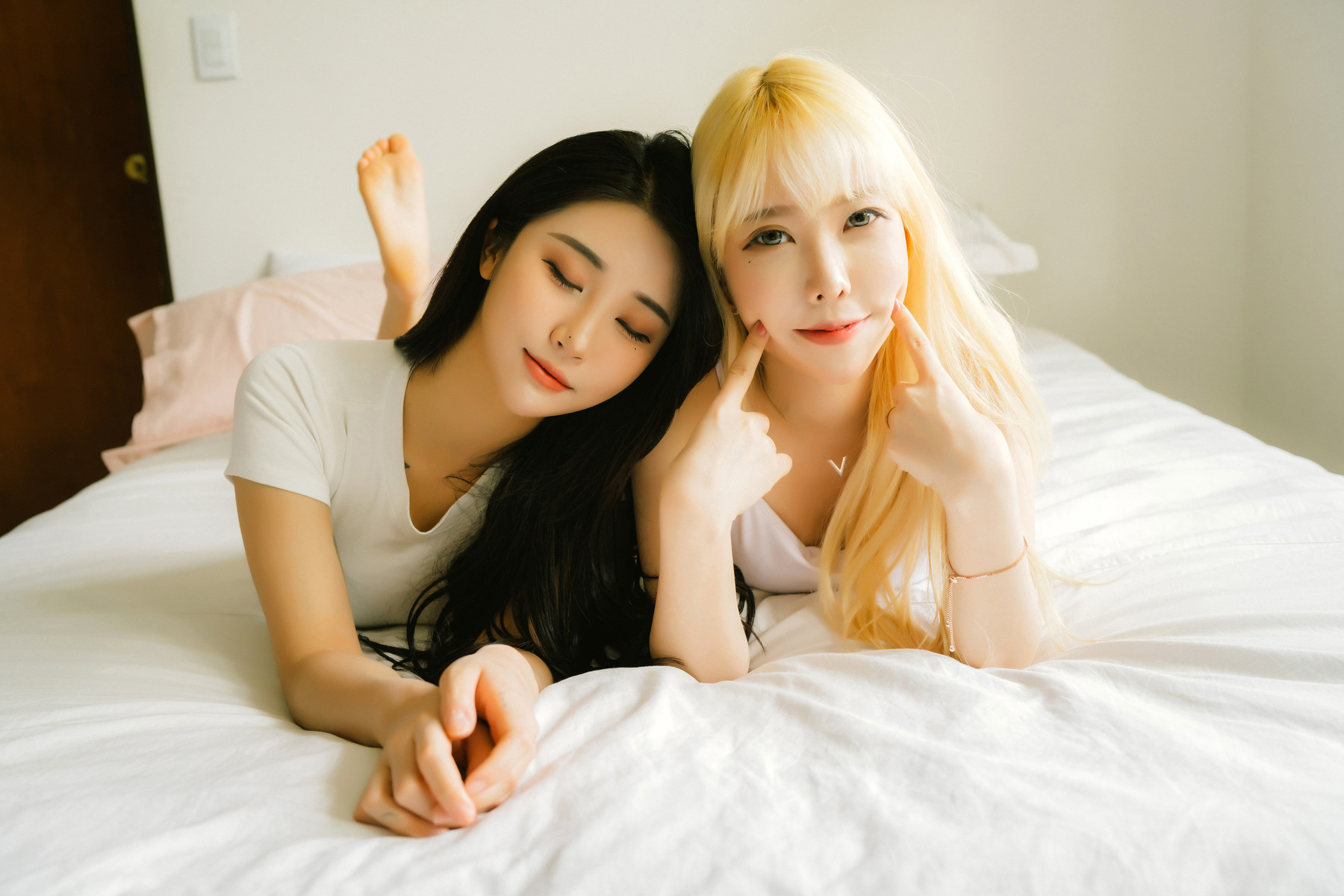 Bomi 보미 x Zia 지아, [Moon Night Snap] Together Vol.02 – Set.01