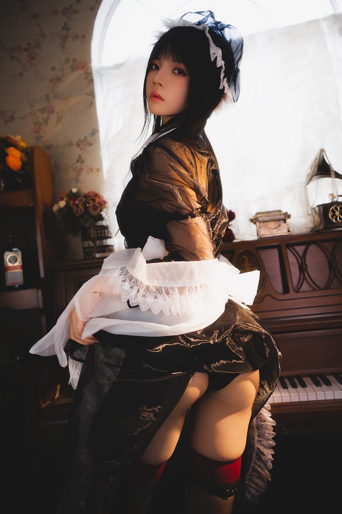 Coser@桜桃喵 – 透明女仆 Part 2