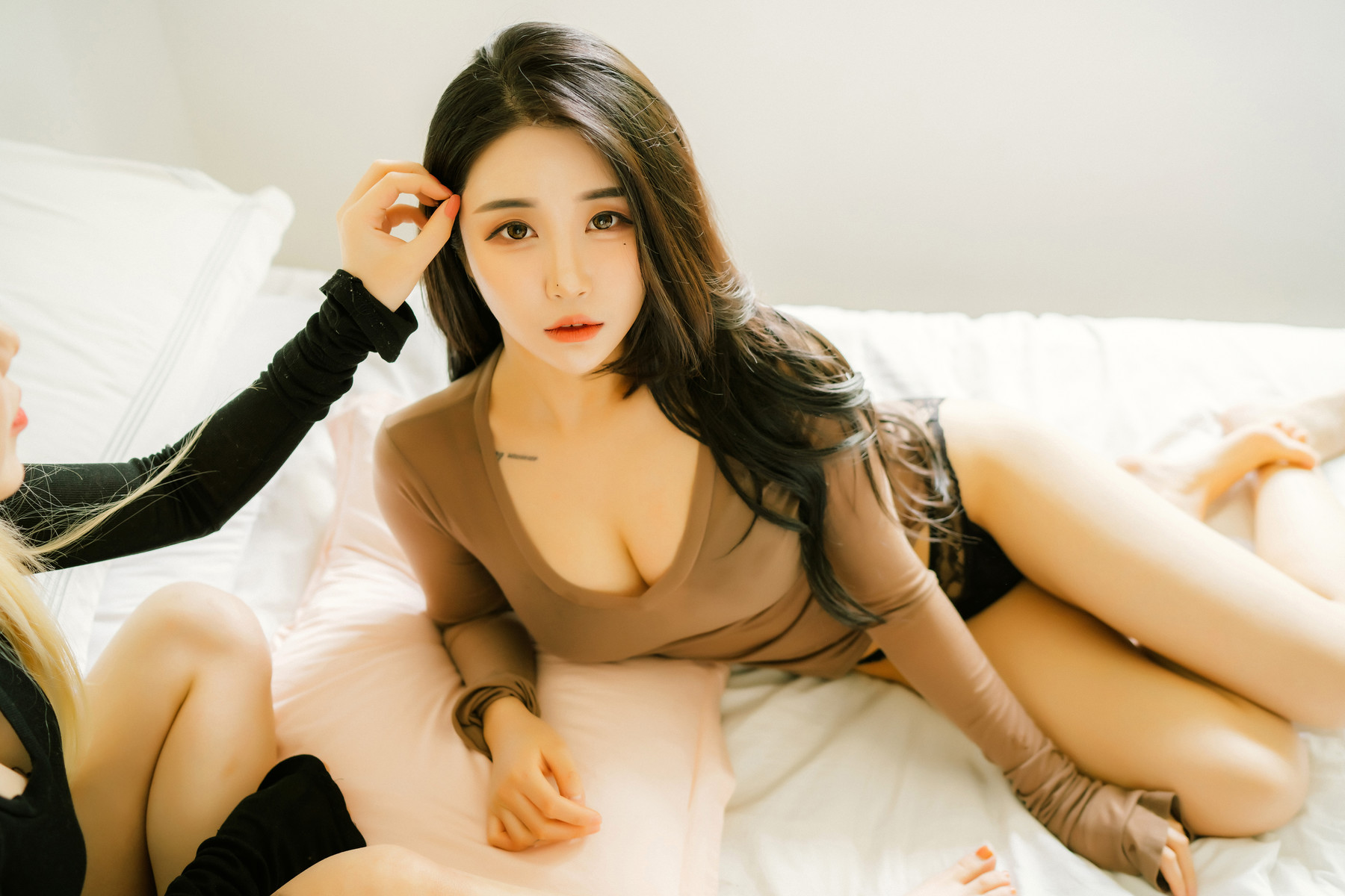 Bomi 보미 x Zia 지아, [Moon Night Snap] Together Vol.02 – Set.02 [31P]