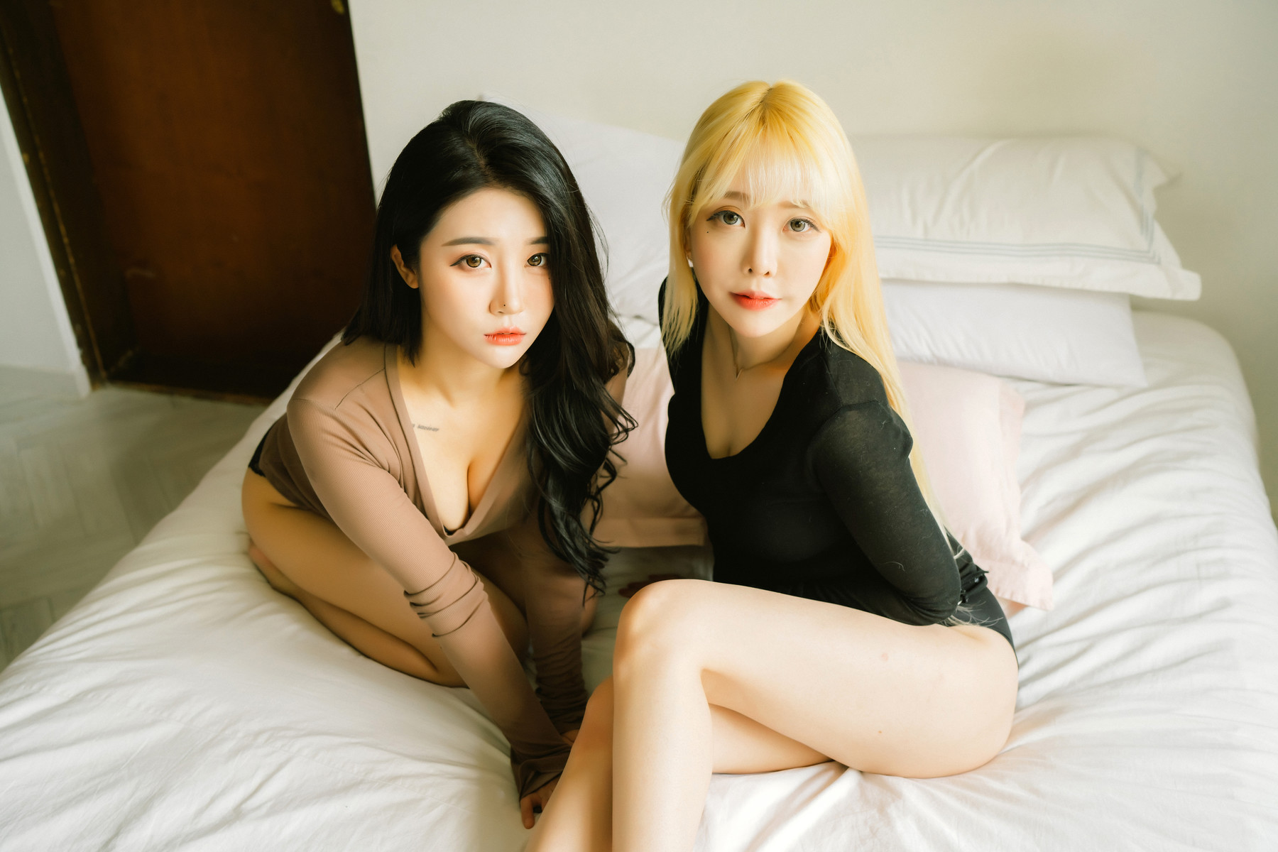 Bomi 보미 x Zia 지아, [Moon Night Snap] Together Vol.02 – Set.02 [31P]