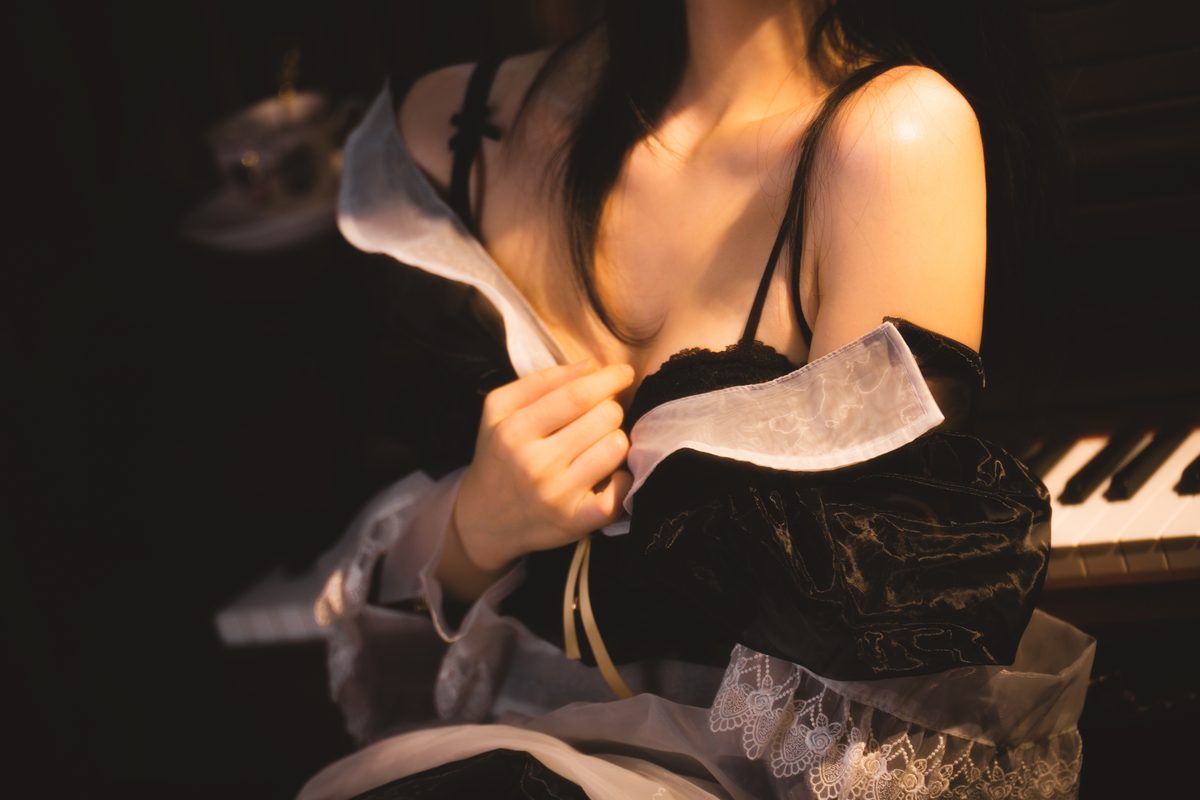 Coser@桜桃喵 – 透明女仆 Part 2