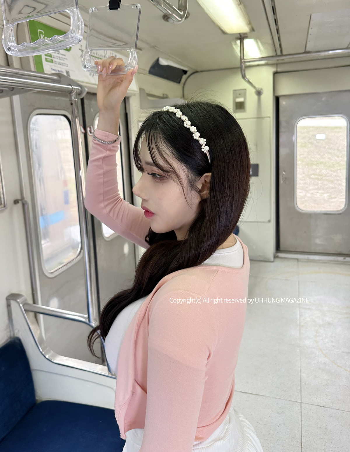 Hani 하니, UHHUNG Magazine “The Girlfriend on The Subway” Set.02