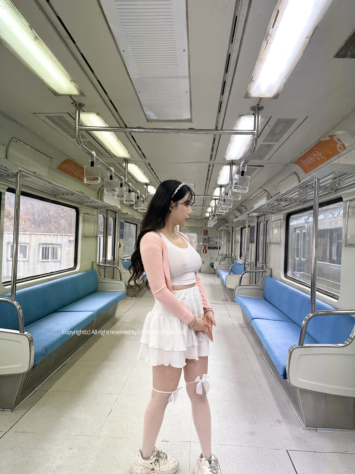 Hani 하니, UHHUNG Magazine “The Girlfriend on The Subway” Set.02