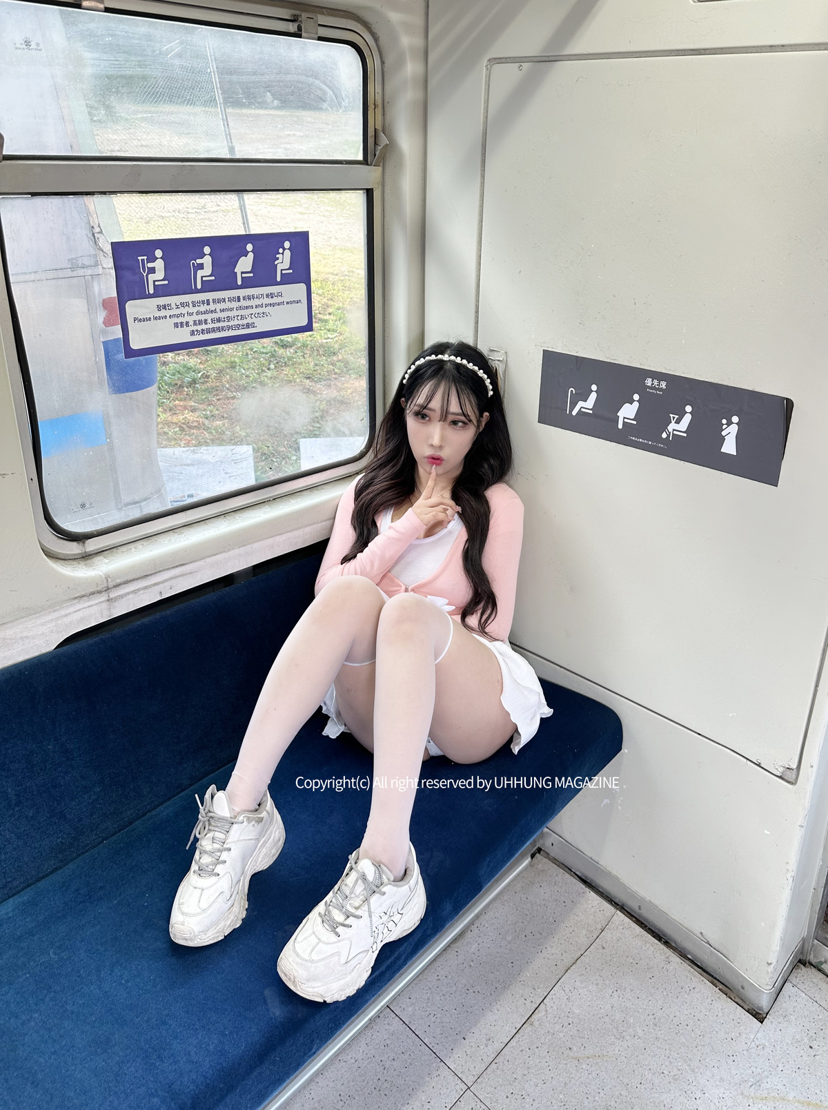 Hani 하니, UHHUNG Magazine “The Girlfriend on The Subway” Set.01