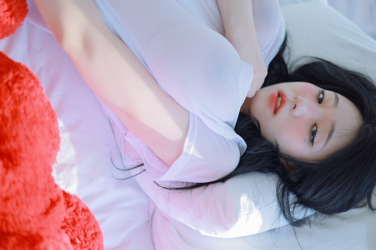 Naked – Yeon Woo 연우 Part1