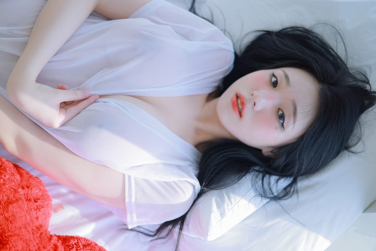 Naked – Yeon Woo 연우 Part1
