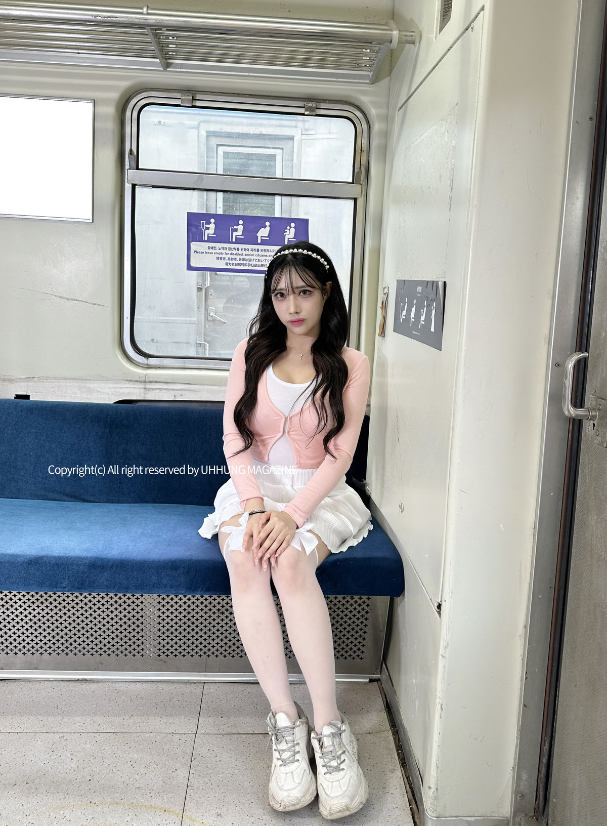 Hani 하니, UHHUNG Magazine “The Girlfriend on The Subway” Set.01