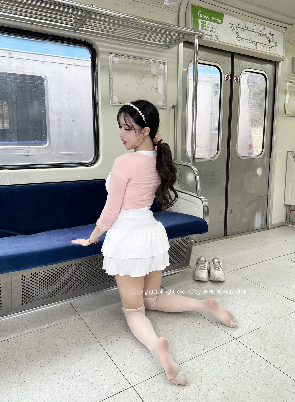 Hani 하니, UHHUNG Magazine “The Girlfriend on The Subway” Set.02