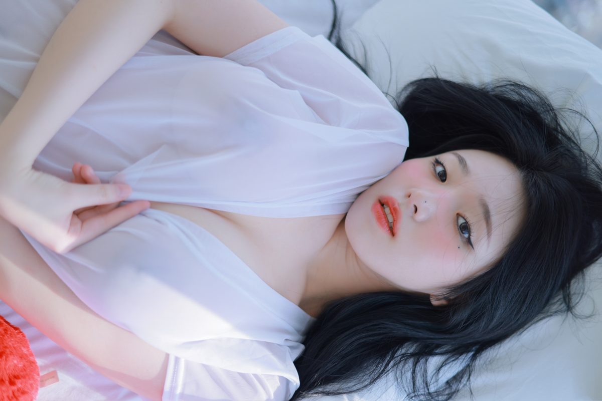 Naked – Yeon Woo 연우 Part1