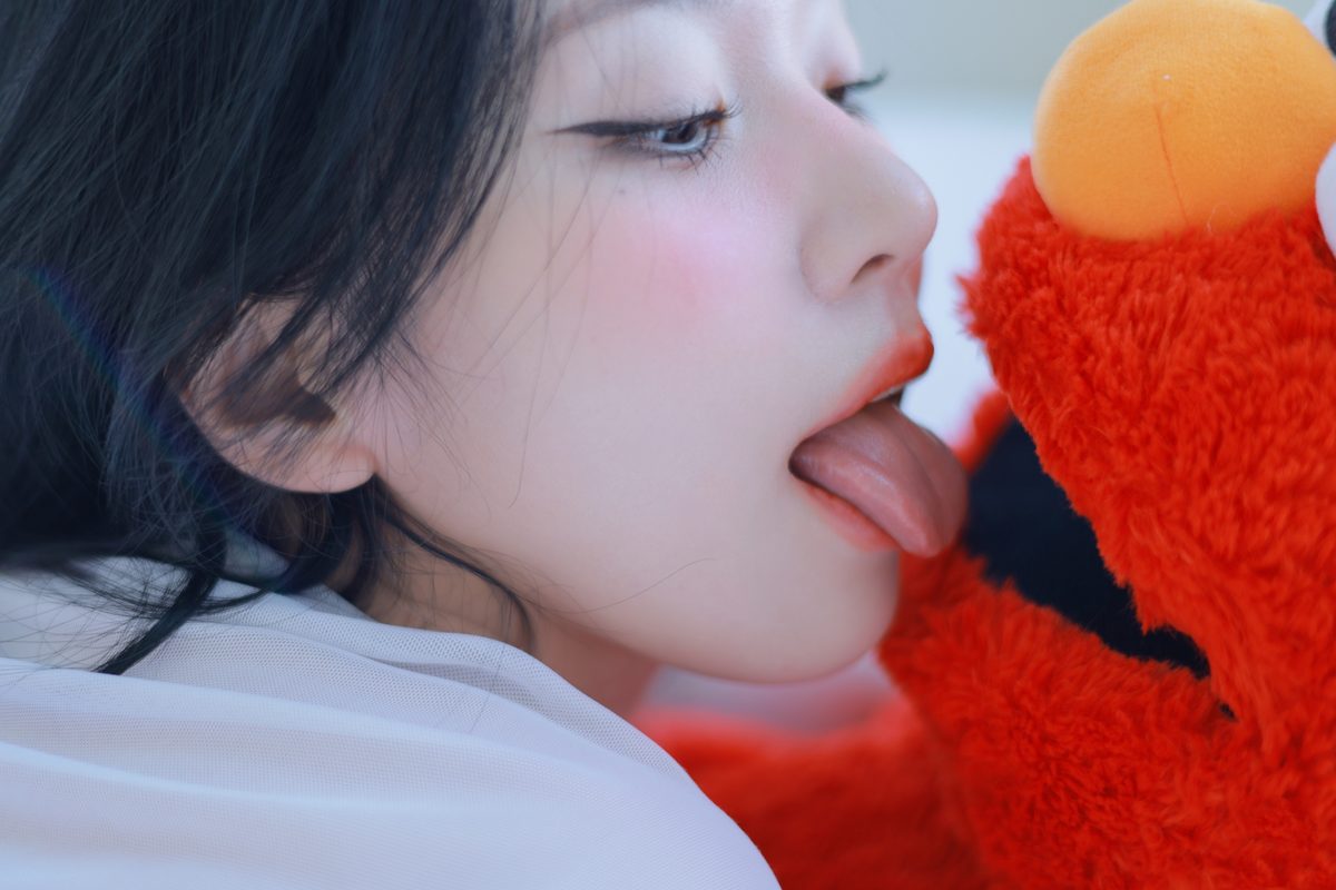 Naked – Yeon Woo 연우 Part1