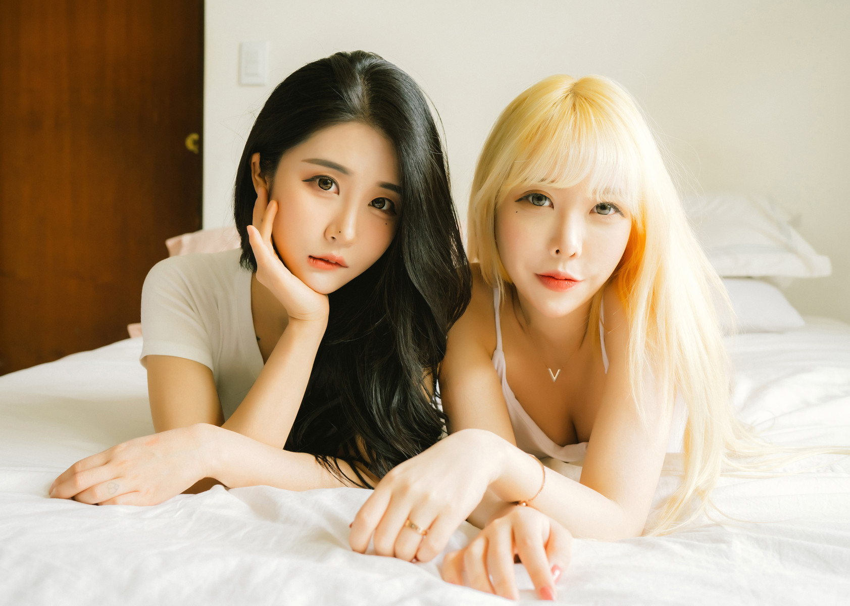 Bomi 보미 x Zia 지아, [Moon Night Snap] Together Vol.02 – Set.01