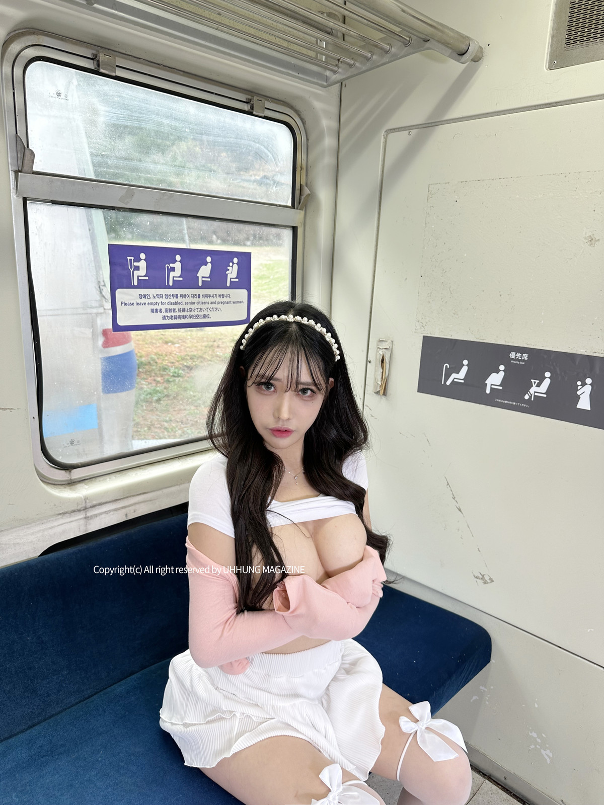 Hani 하니, UHHUNG Magazine “The Girlfriend on The Subway” Set.01