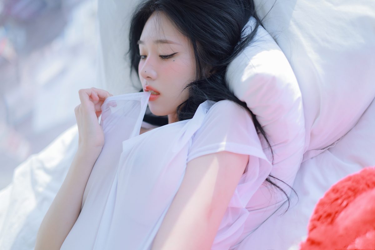 Naked – Yeon Woo 연우 Part1