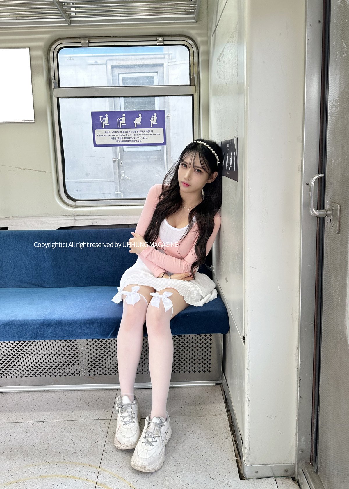 Hani 하니, UHHUNG Magazine “The Girlfriend on The Subway” Set.01