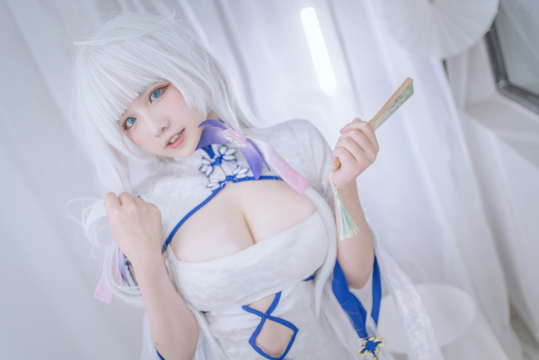 Cosplay 阿半今天很开心 光辉四散