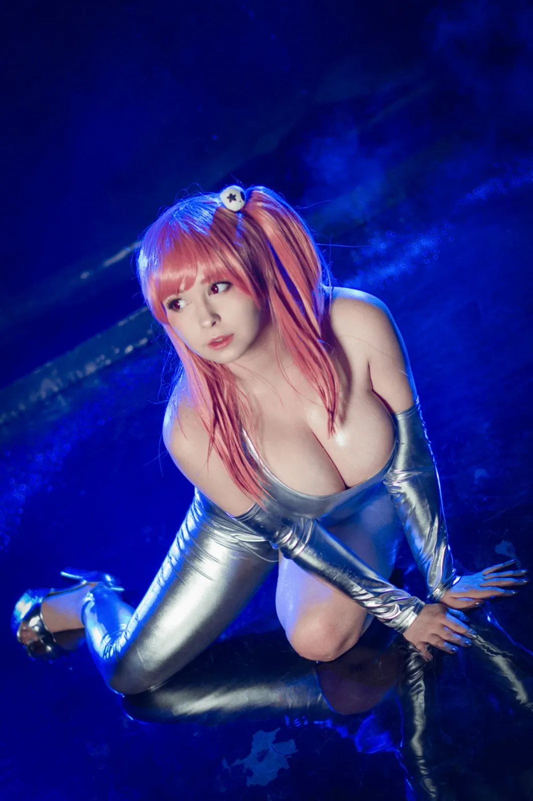 俄罗斯Coser美女Yoshinobi-Honoka Silver Rain主题性感银色紧身连体衣秀丰满身材诱惑写真