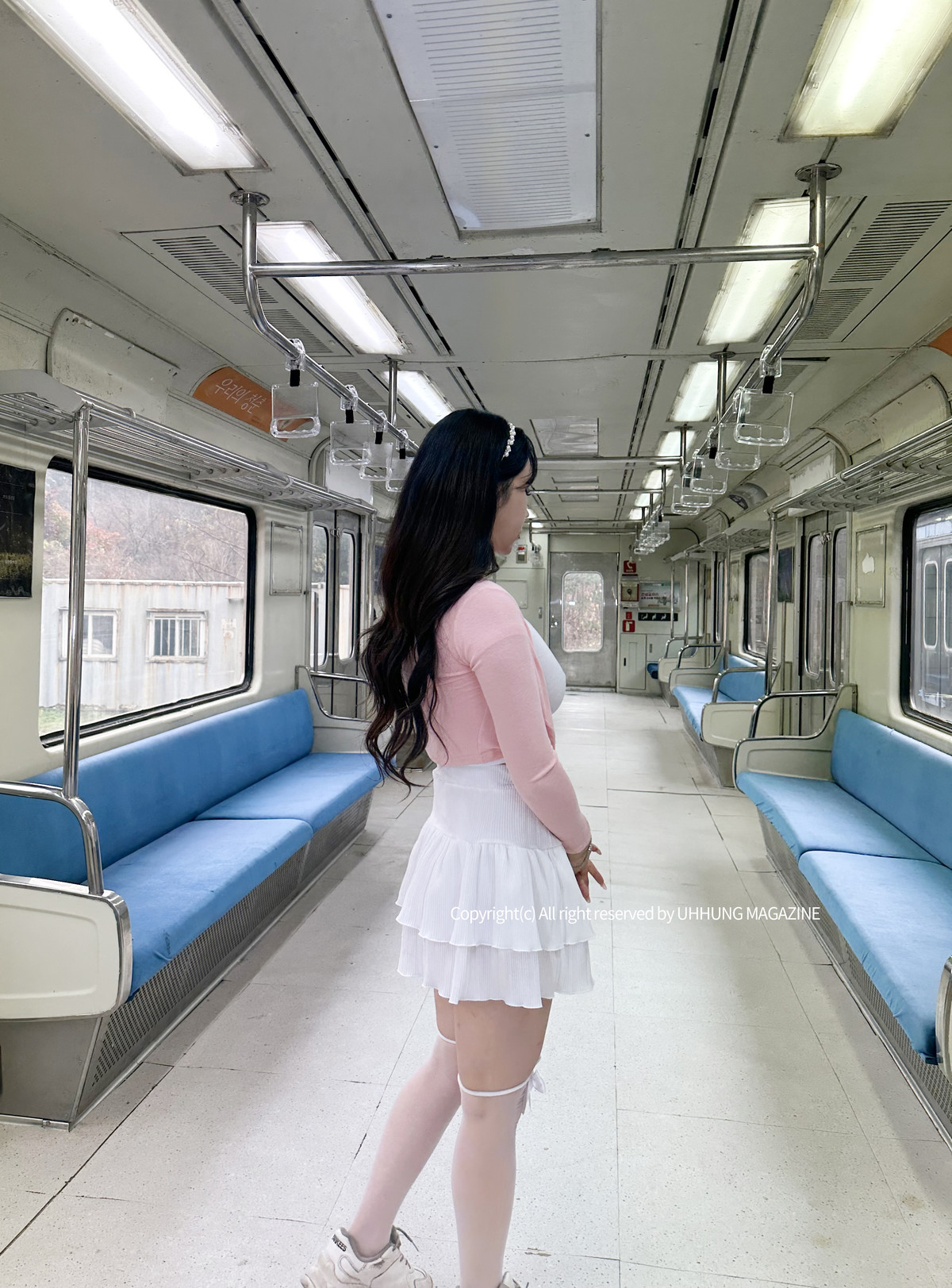 Hani 하니, UHHUNG Magazine “The Girlfriend on The Subway” Set.02