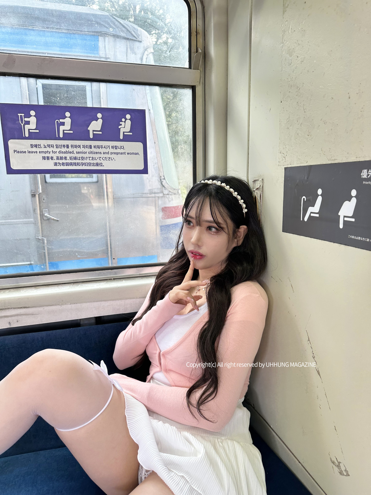 Hani 하니, UHHUNG Magazine “The Girlfriend on The Subway” Set.01